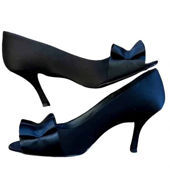 STUART WEITZMAN GigiRitz Satin Ruffle Heels - Picture 4 of 11